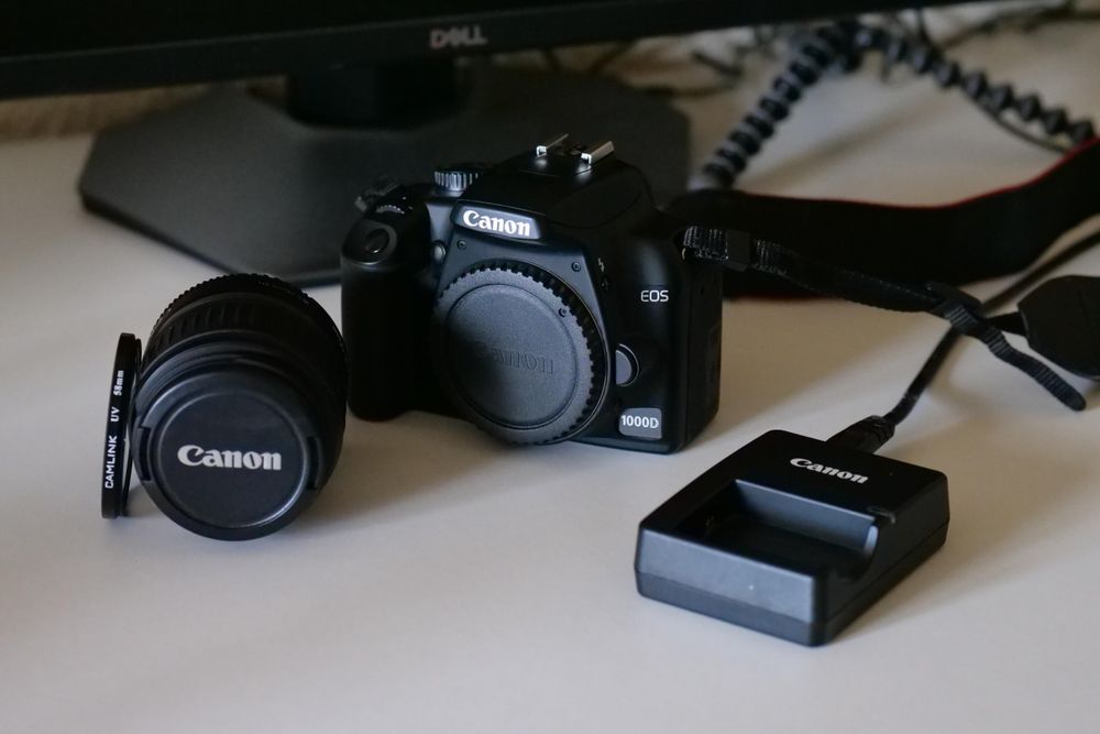 Camera/Aparat foto Canon 1000d + doua obiective tamron 18-200 plus kit