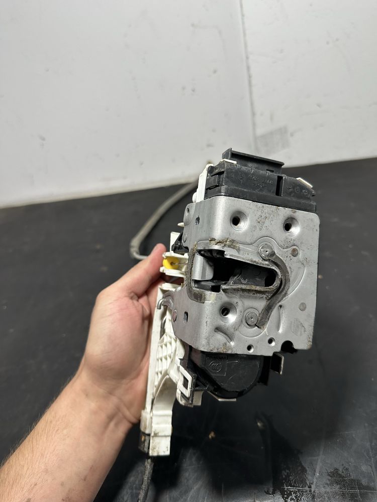 Broasca usa dreapta fata Mercedes Sprinter W906 A9067201735