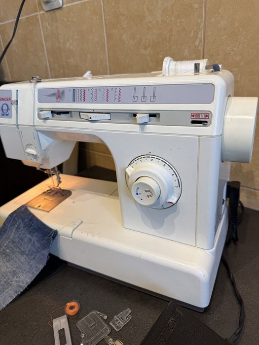 Masina de brodat cusut si festonat SINGER diverse progane