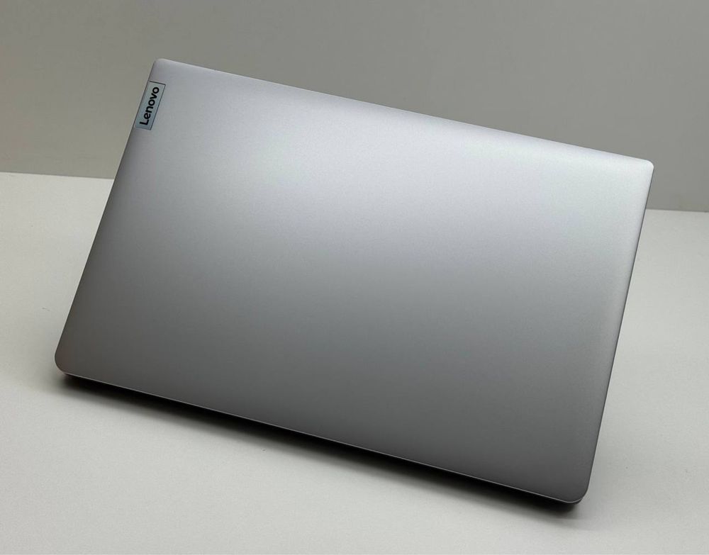 Yangi Noutbuk Lenovo Sotiladi