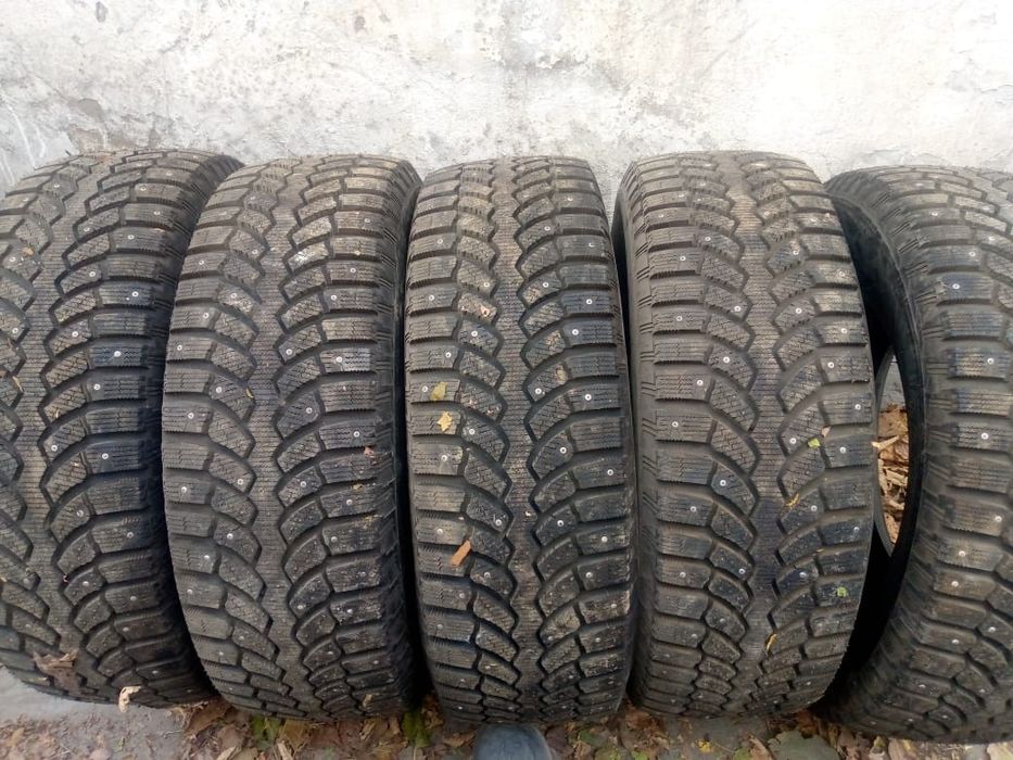Зимние шипованные шины 245/70 R16