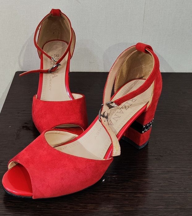 Продам туфли на высоком каблуке