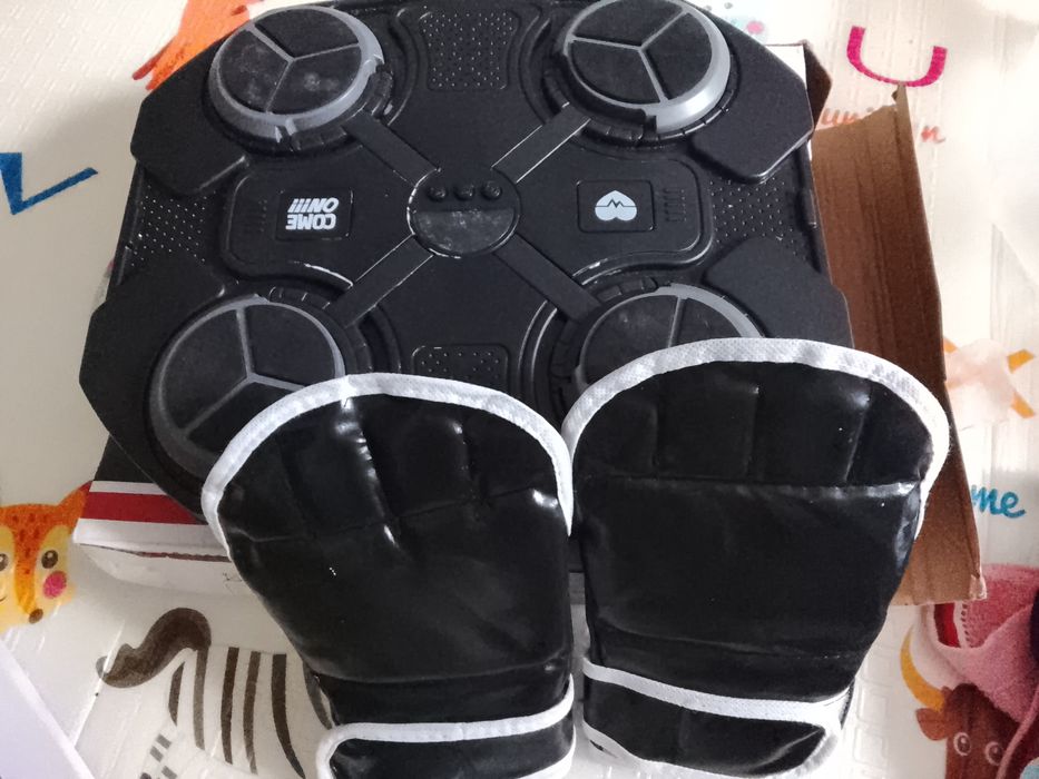 Срочно продам музыкальный боксер очень дёшево за 2000тыс