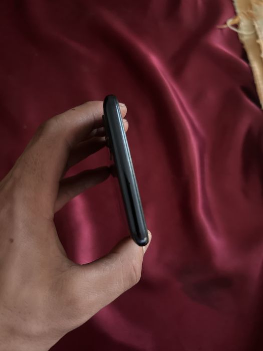 Самсунг А51 идеалном состаяние каробка все есть