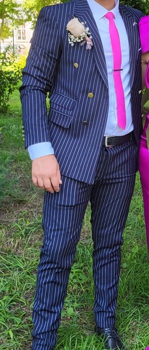 Vând costum barbati