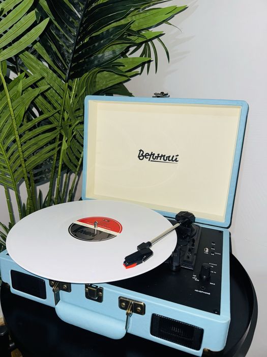 Продам виниловый-проигрыватель Верный deluxe