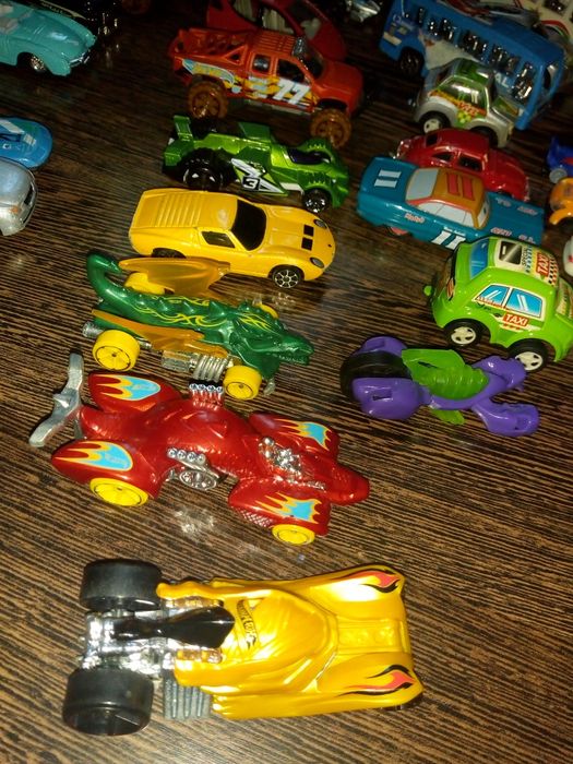 Метални колички,спинери,динозаври-конструктори, фигурки нинджаго