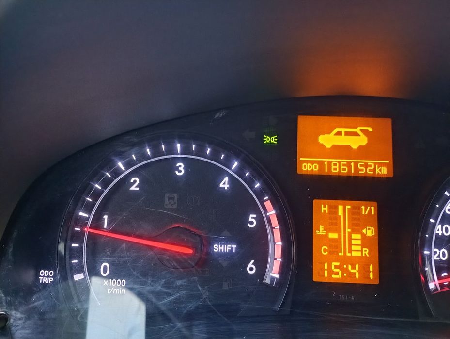 Toyota Avensis noiembrie 2013