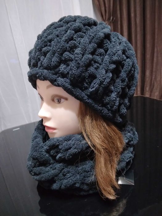 Комплект шапка със шал