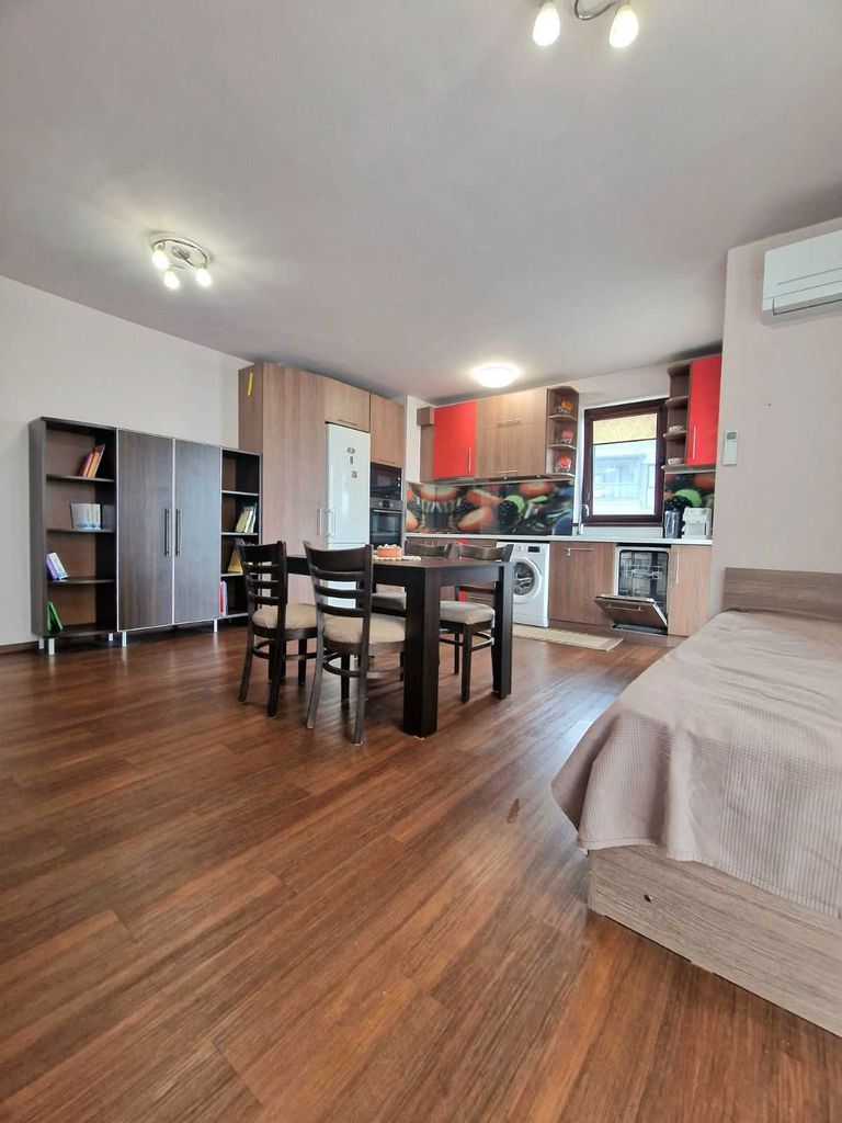Дава се под наем Тристаен апартамент в София, Дървеница - 110 кв.м за 714 € - Снимка #1