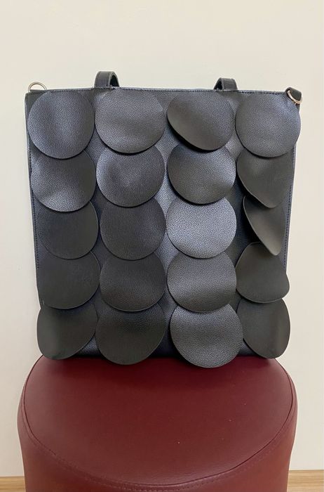 Дамска чанта с интересни мотиви