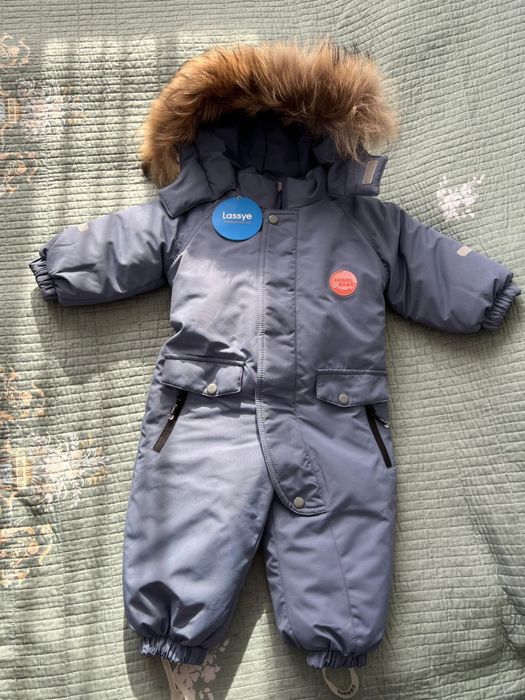 Продам новый комбинезон и шапку для мальчика. 1-2 г