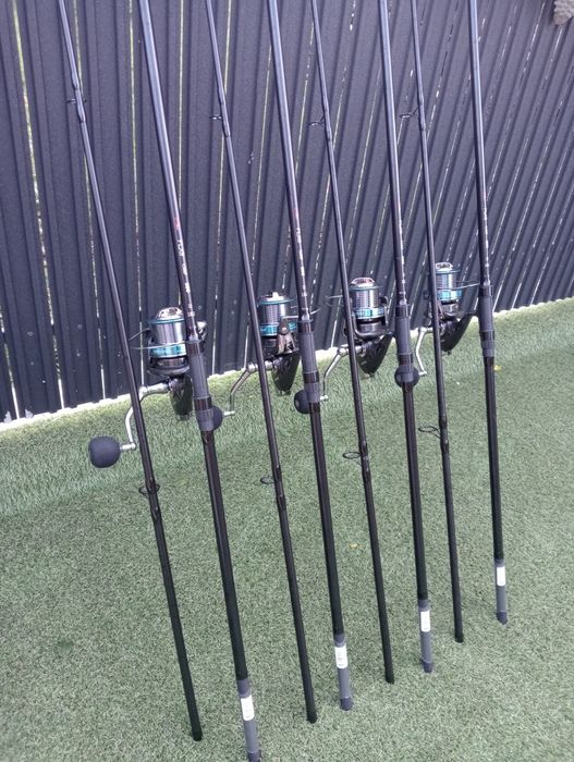 Set 4FL FLX8 3.90M 2 SEGMENTE 3.5LBS plus 4 mulinete AQ 8000