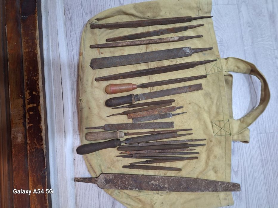 Продаётся  набор  напильником  в  количестве   23  штук  рабочем  сост