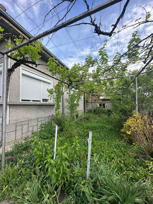 Дава се под наем Къща в с. Овощник, Област Стара Загора - 90 кв.м за 86190 € - Снимка #4