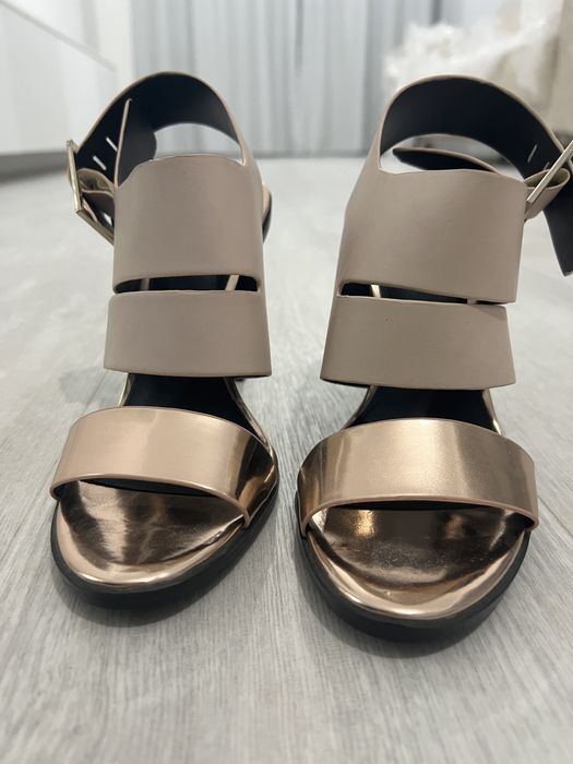 Pantofi Zara       noi