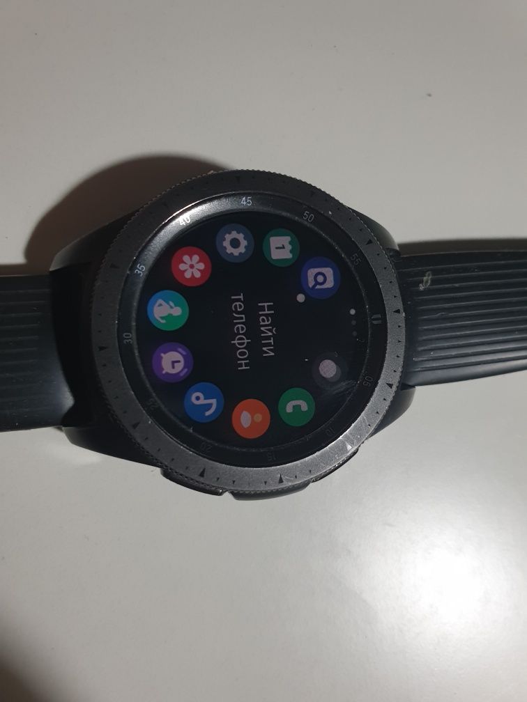 Samsung Galaxy Watch 42mm. Черный