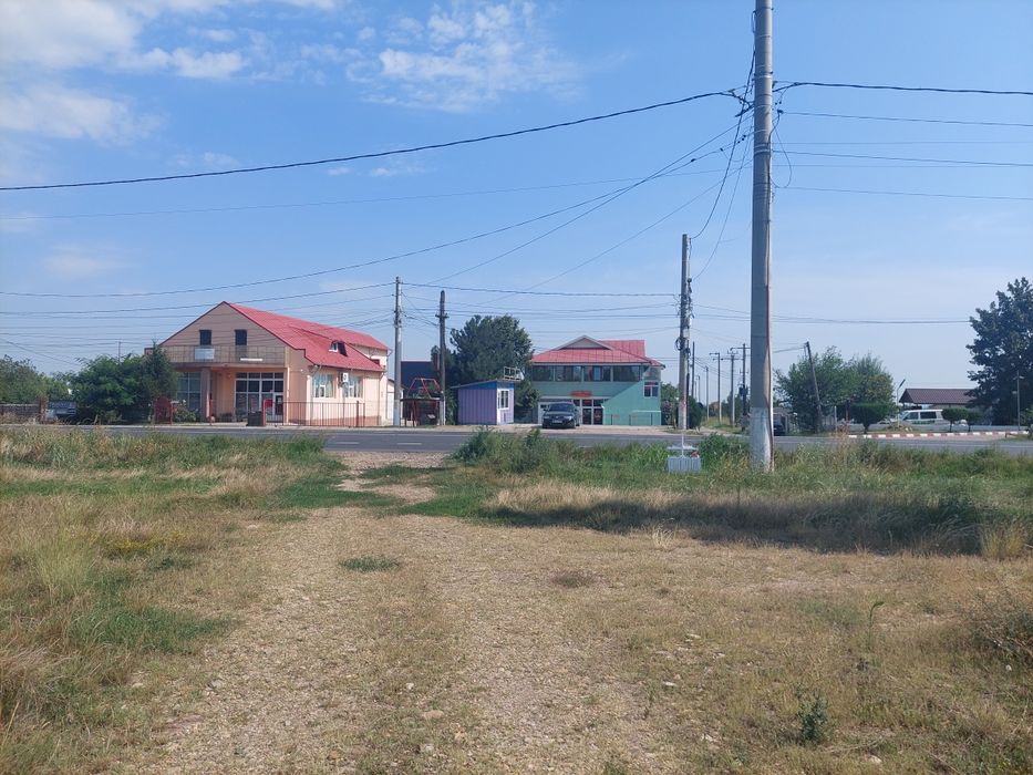 / DE VÂNZARE  / DE ÎNCHIRIAT  / Teren Intravilan  3707 Mp  / Oreavu  /