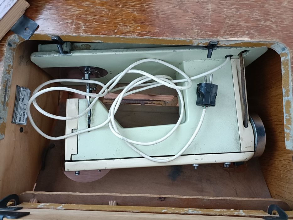 masina de cusut "Veronica"