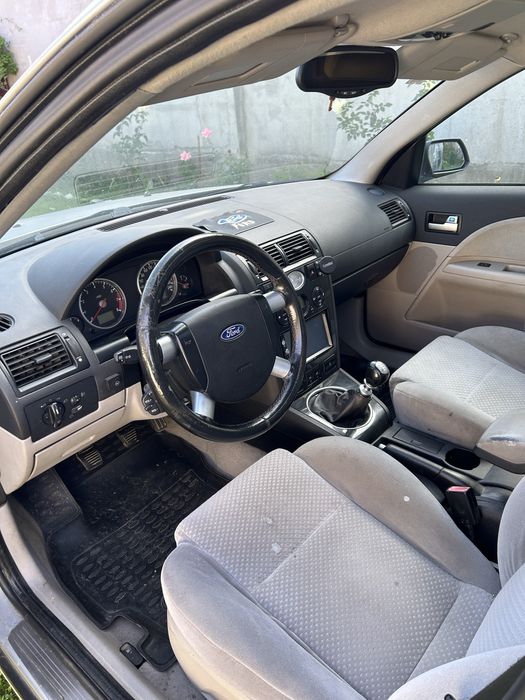Ford Mondeo.