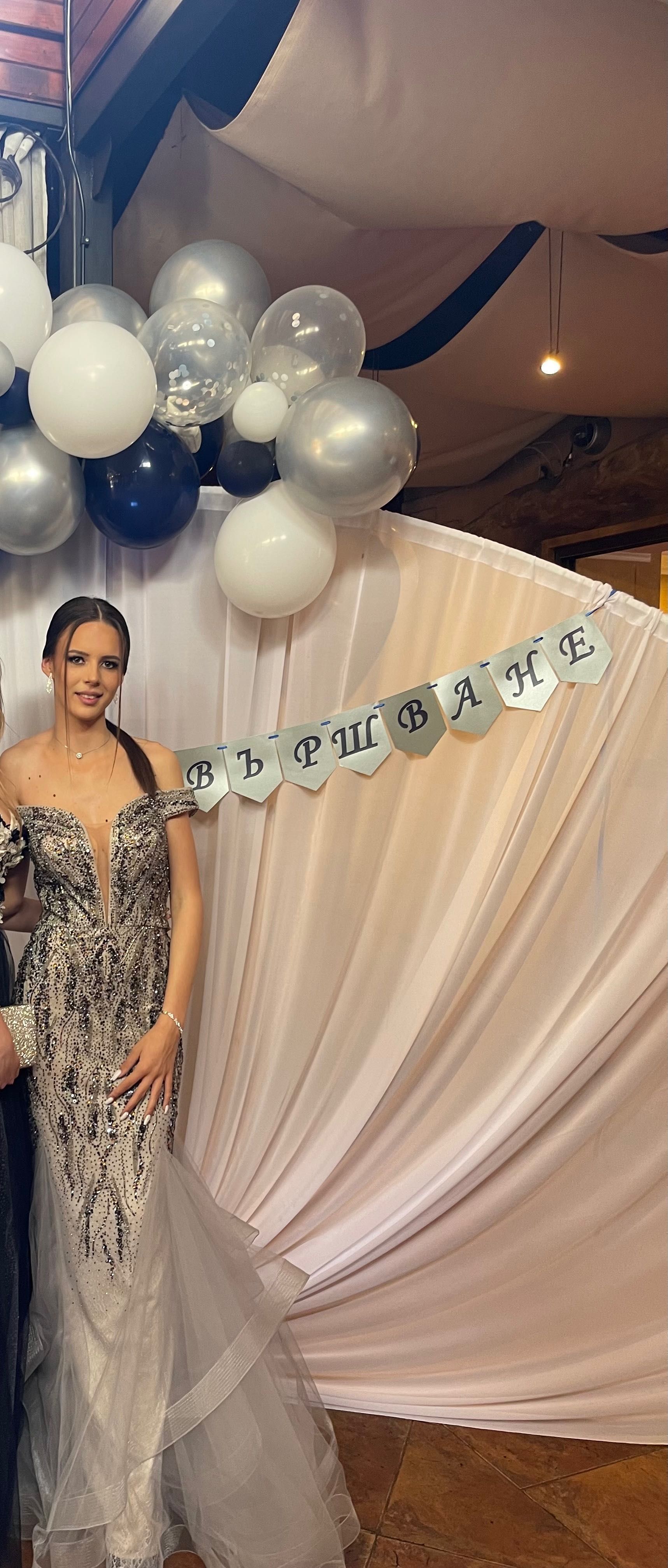 Абитуриентска бална рокля