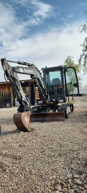 Miniexcavator marca Volvo, model ECR48C