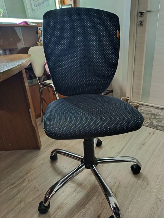 Продам компьютерное кресло б/у