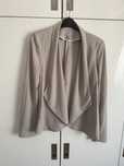 Sacou elegant, inchidere cu centura subtire in talie