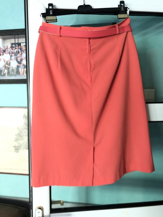 Fusta fuxia cu curea