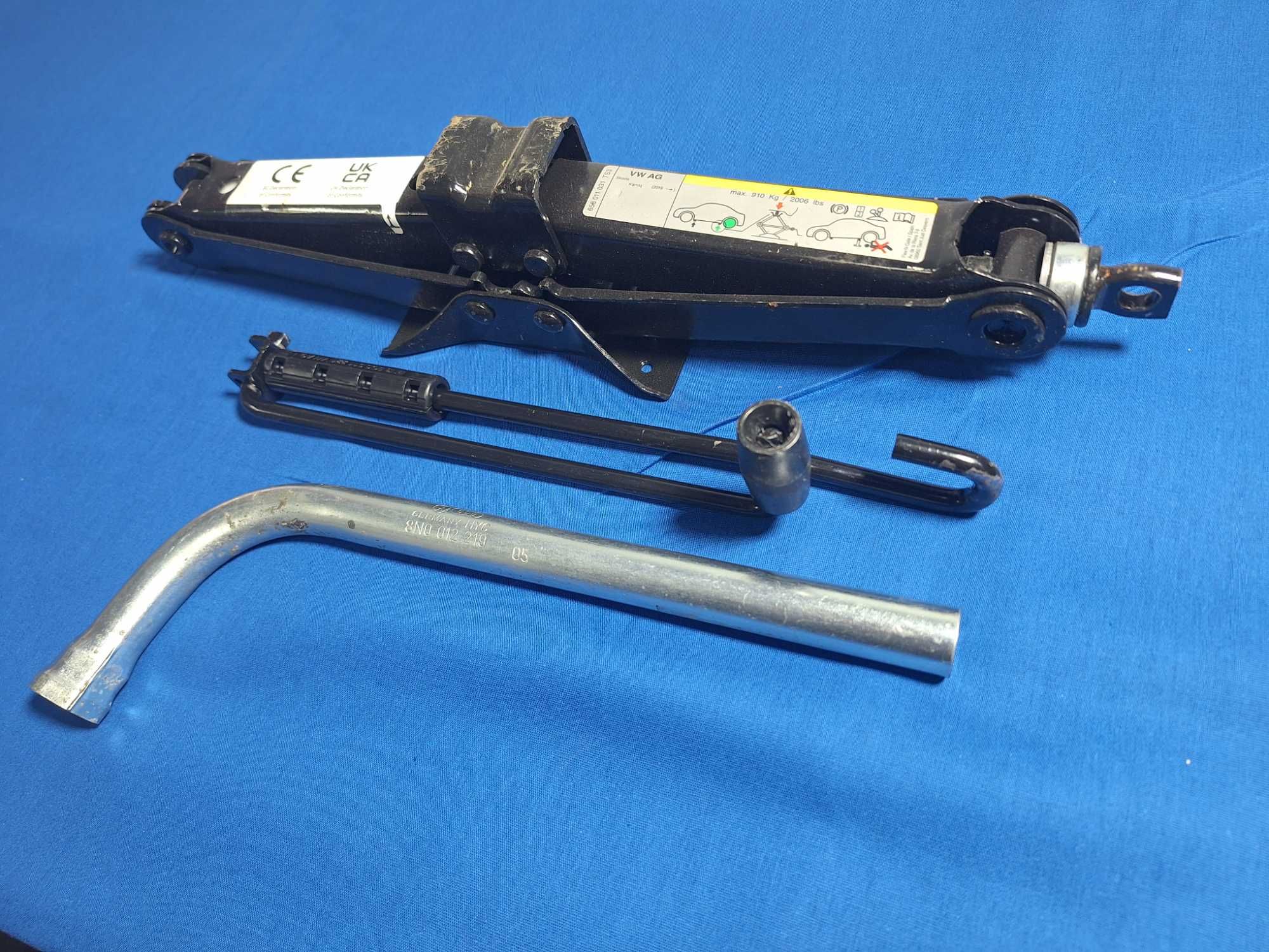 Cric AUTO OEM SKODA Kamiq / VW T-Cross / Seat ARONA CA NOU