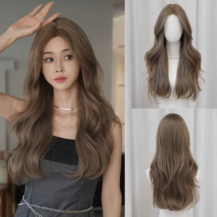 Тъмно руса вълнобразна перука с дълъг бретон на път