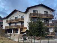 Pensiune 12 camere ,Moieciu de jos (Pestera)