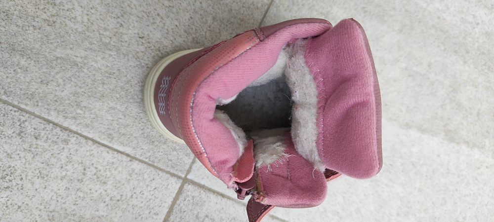 Зимни боти 24 номер и подаръци