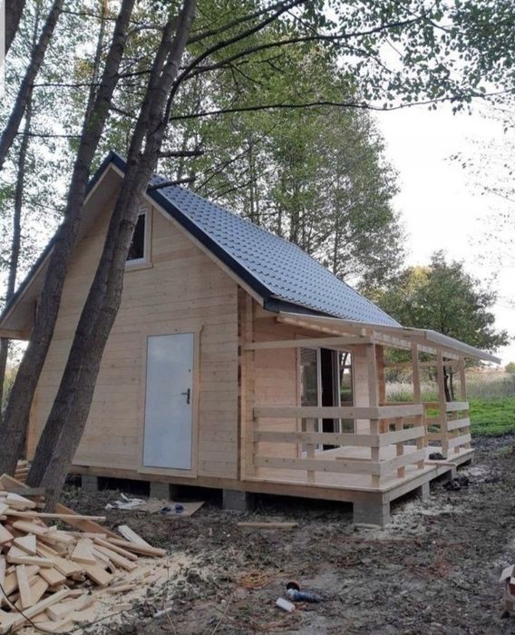 Vand căsuța de lemn