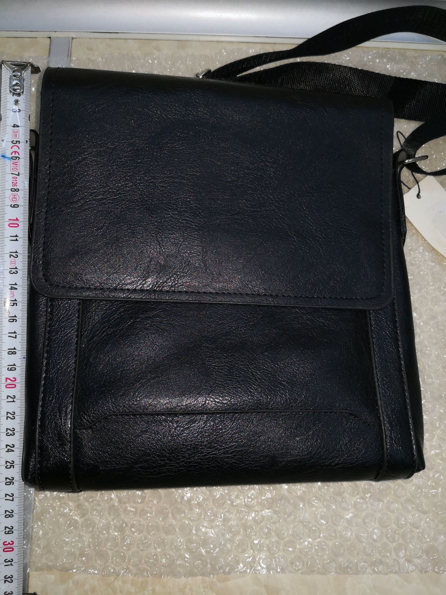 Продавам,
 Hова,
Луксозна мъжка чанта от кожа