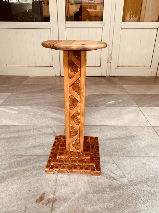 Шведски ретро дървен постамент