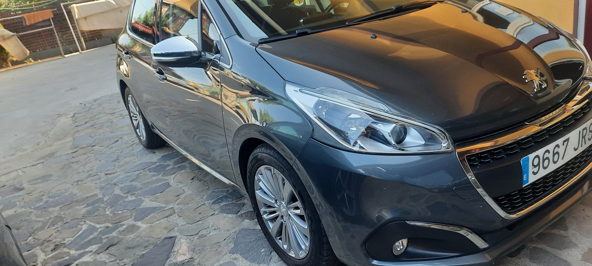 Se vinde Peugeot 208. 2017..1.2l.