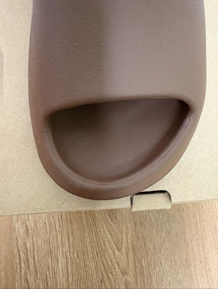 Vând Yeezy Slide Flax 44