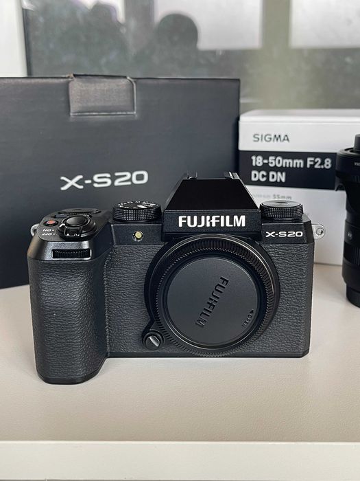Aparat foto Mirrorless FUJIFILM X-S20 BODY - Negociabil