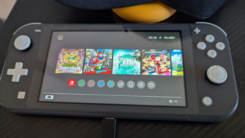 Nintendo Switch Lite с Hecate