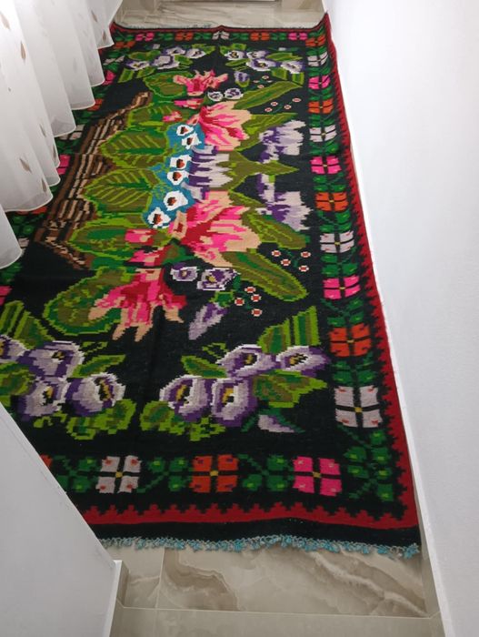 Vând macate și carpete