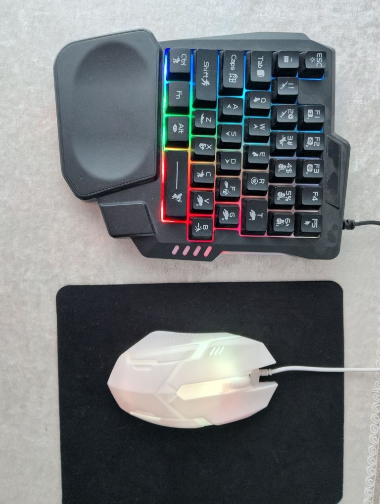 Клавиатура для телефона мышка с ковриком  и соединитель