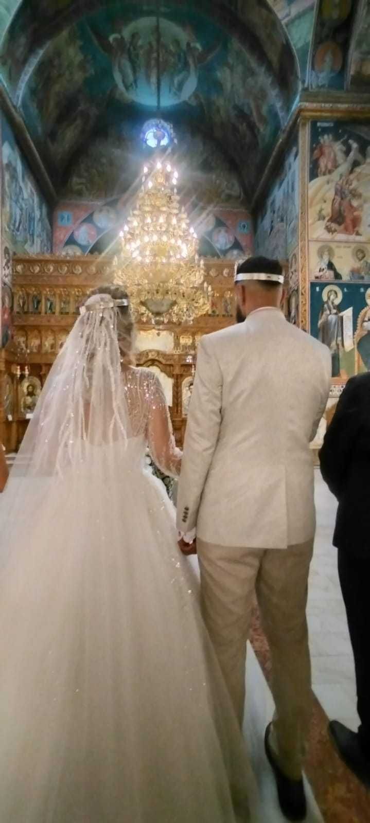 Rochie mireasa cu trena si voal lung