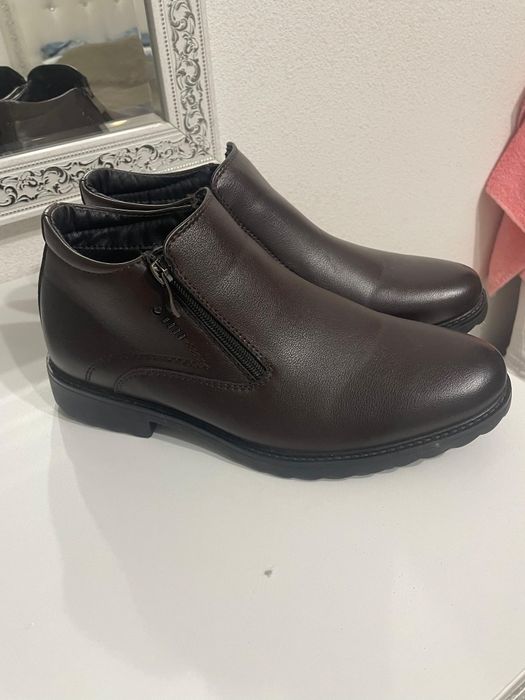 Продам обувь б/у 42 размер