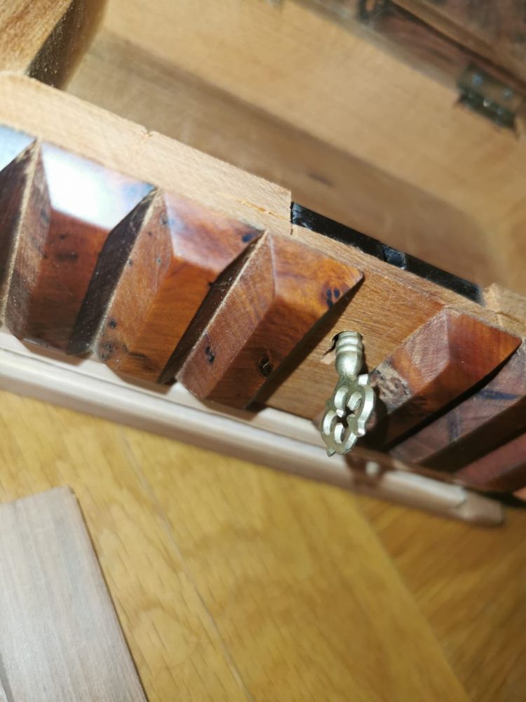 Кутия пъзел за бижута кафява дърво Барлд , Burled Wood Франция 1970 г