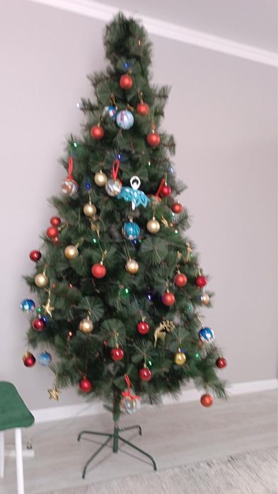 Продам елку с игрушками