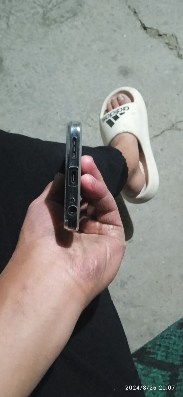 Infinix Hot 30 i    holati ideal