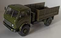 Macheta MAZ 505 1963 camion "verde militar" - MCG 1/43