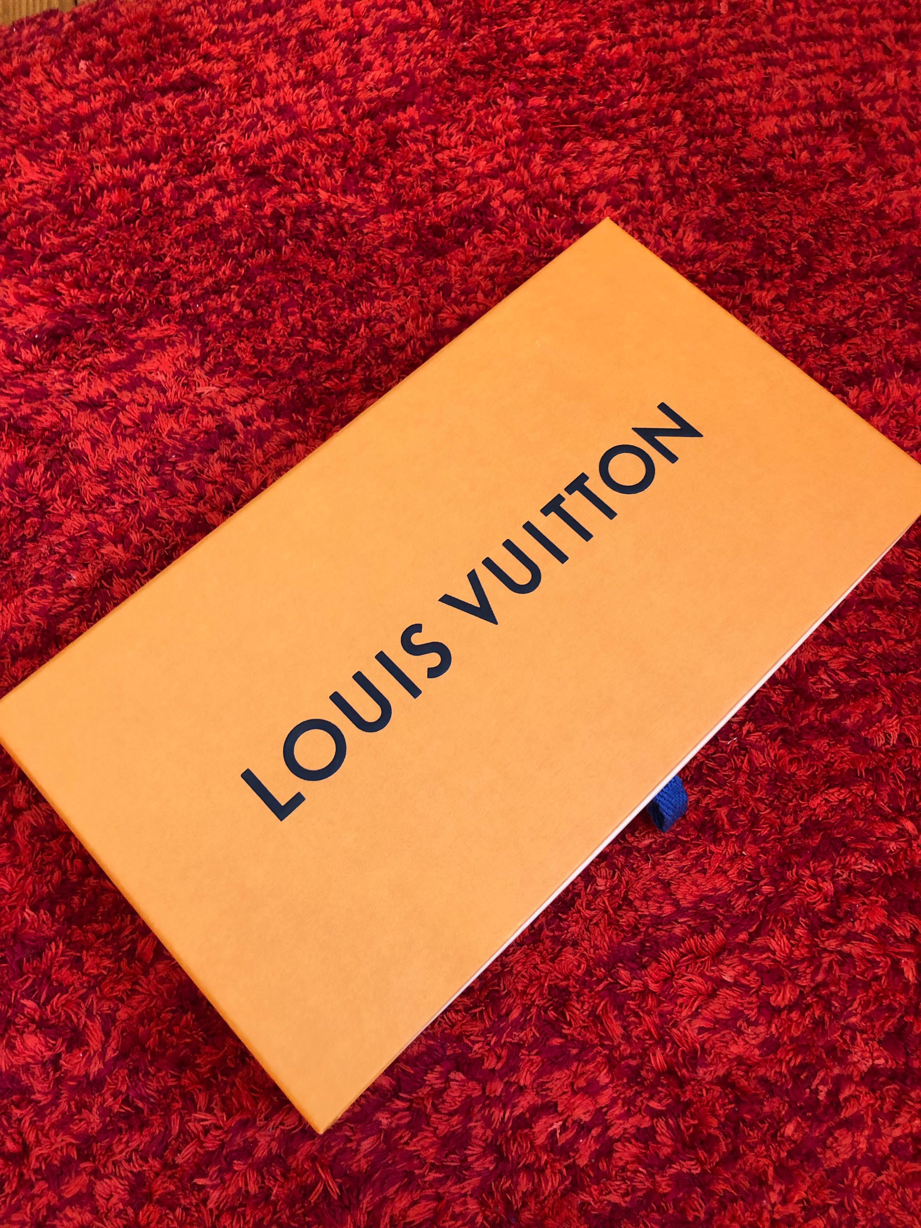 Cutie Louis Vuitton portofel noua originala LV