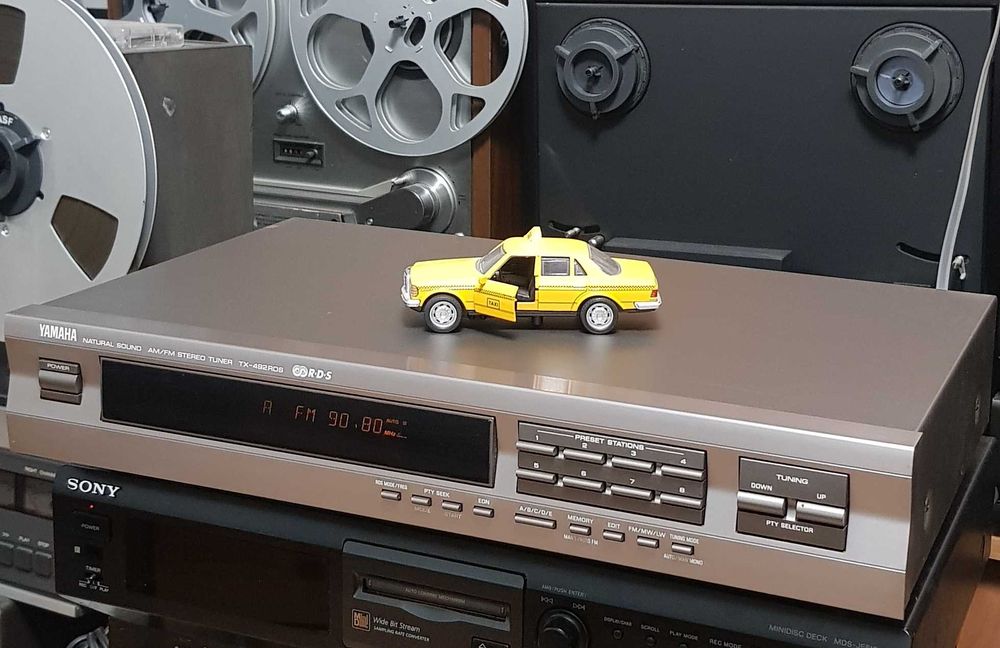 Tuner Stereo Radio Digital Synthesizer YAMAHA TX492  SILVER